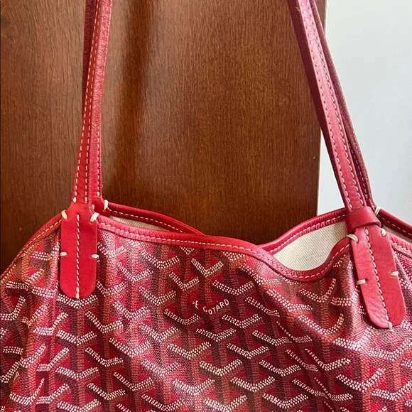 Pre-owned Saint Louis Tote GM
Color: Red / Burgundy tones - Picture 7 of 10